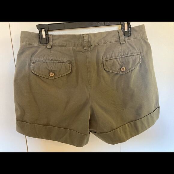 Lands End Canvas Shorts Khaki Size 6 Low Rise 4 inch Inseam Cuffed - Picture 8 of 10